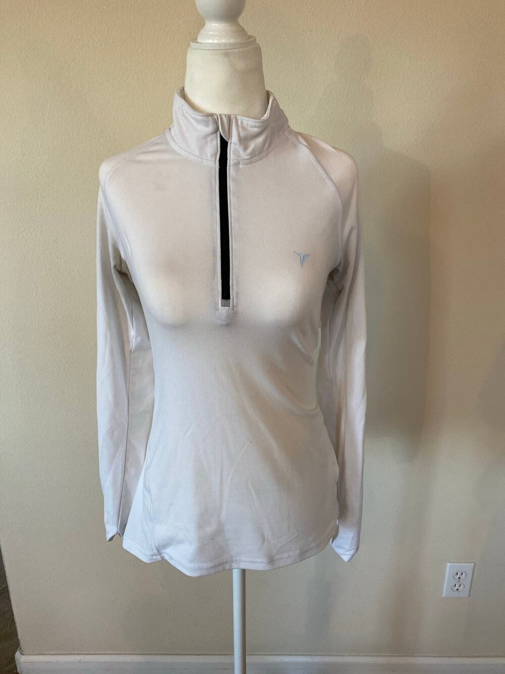 White athletic Old Navy top long sleeved Size XS
